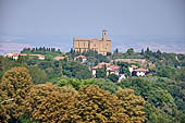 Volterra - La chiesa di San Giusto Nuovo vista dalle mura.